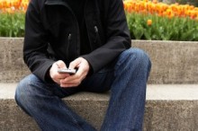 A report from iPass found that more than 90 percent of businesses deploying mobile devices are turning to smartphones, which opens a major new online audience for B2B marketers.