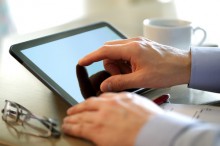 Microsoft's AdCenter has rolled out new tools to help marketers measure the effectiveness of their paid and organic search efforts in terms of targeting tablet users.